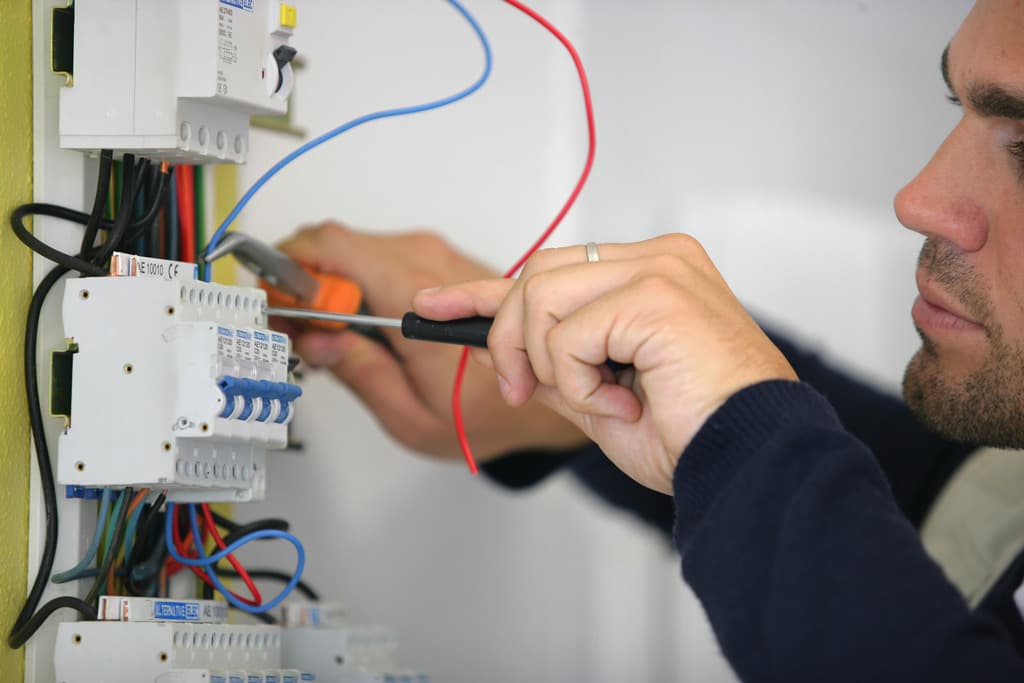 Instalaciones eléctricas y mantenimientos en Vigo